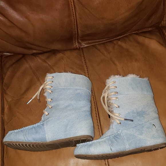 Boots - Picture 2 of 3